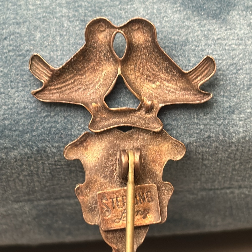 Vintage signed sterling antique love birds pin!! - Picture 7 of 7